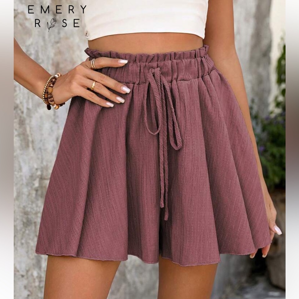 High waisted flowy shorts, size M